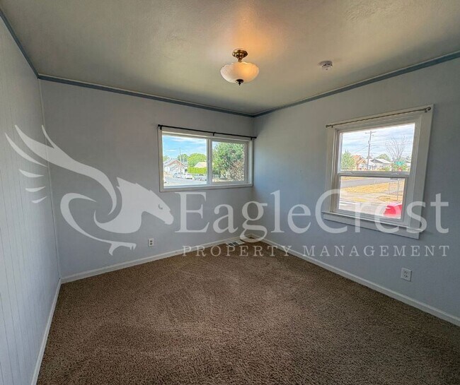 Building Photo - Charming 2-Bedroom Home with Modern Finishes & Open Yard