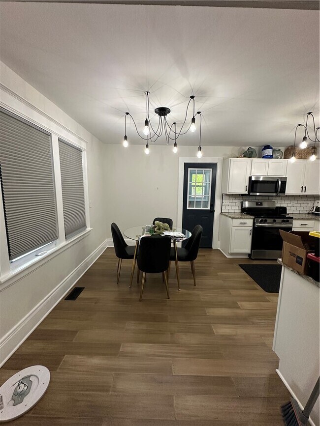 Building Photo - 1890 Clifford Ave