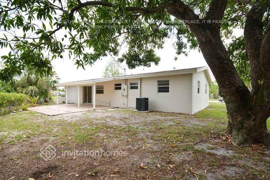 Building Photo - 3792 SW 19th St