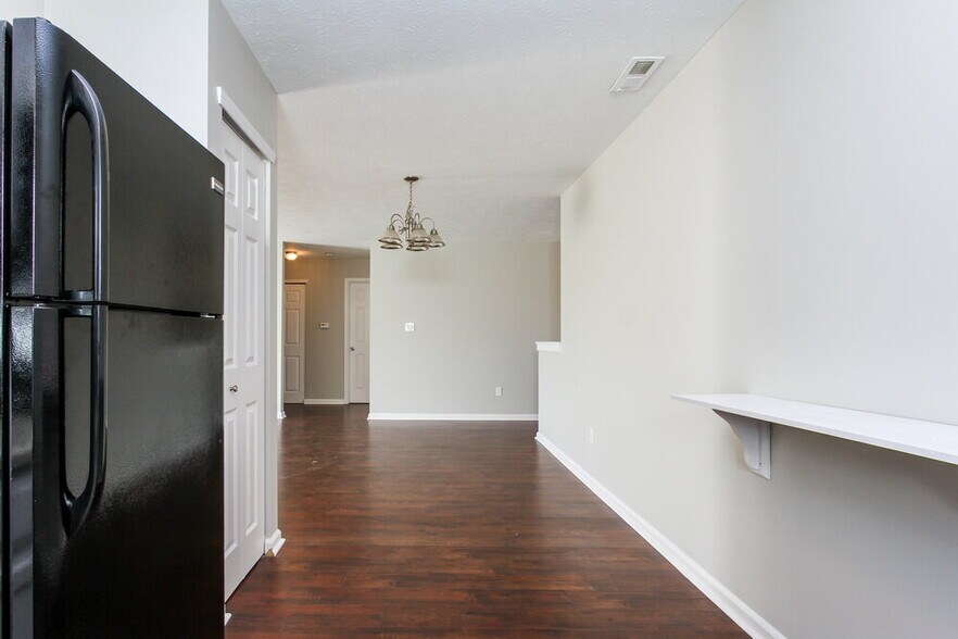Building Photo - 6667 W Longview Dr
