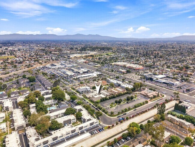 Building Photo - 16762 Viewpoint Ln