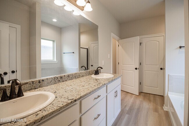 Building Photo - 304 Tall Meadows Ln