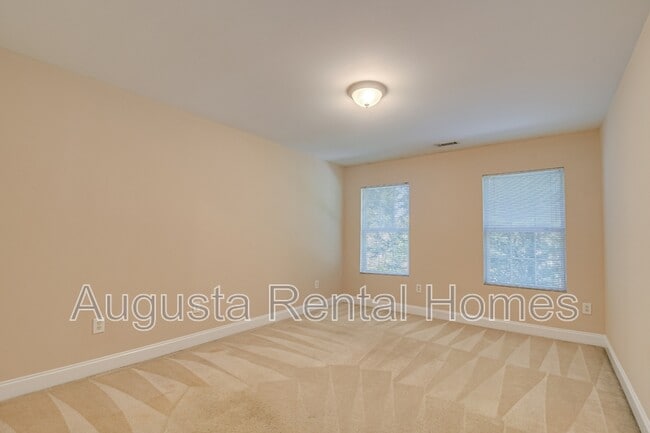 Building Photo - 200 Kline St