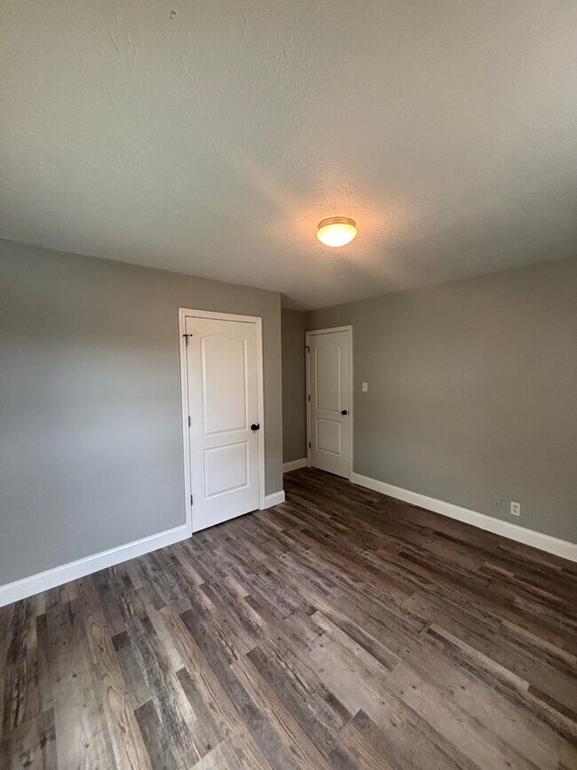 Building Photo - Freshly Renovated Rancher!