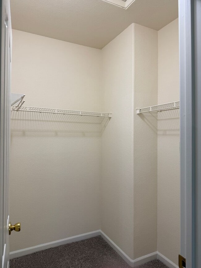 Building Photo - BEAUTIFUL SINGLE STORY 3+BD, 2.5 BA, & 3 CAR GARAGE!
