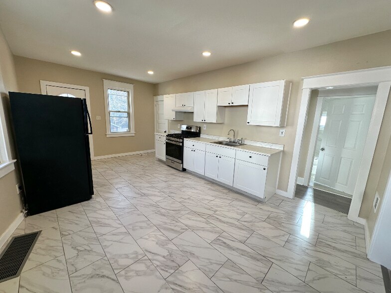 Building Photo - 25 Indian Spring Rd