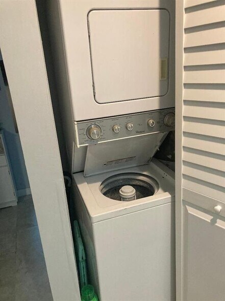 Building Photo - 11628 Royal Palm Blvd