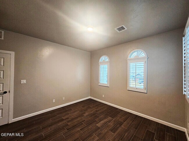 Building Photo - 13185 Tiverton Rd