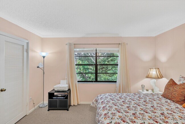 Building Photo - 9278 Vista Del Lago