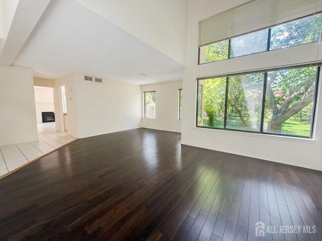 Building Photo - 83 Sayre Dr