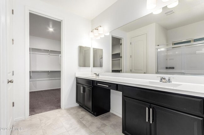 Building Photo - 665 E Rojo Way