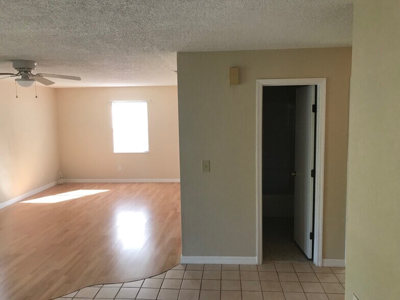 Building Photo - 19 Woodstone Ln