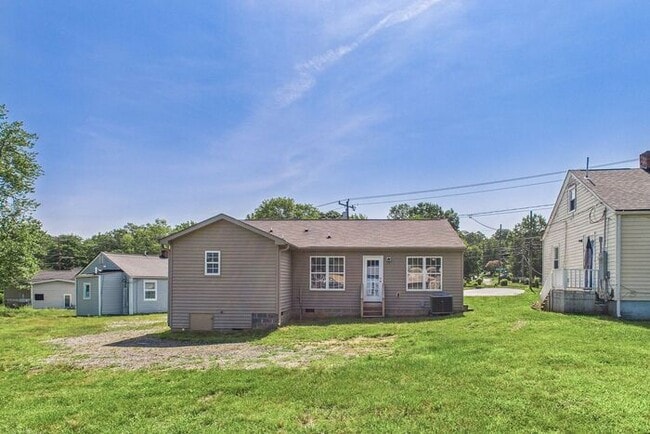 Building Photo - Beautifully Updated 3-Bedroom Home in Gree...