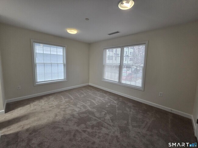 Building Photo - 31 Fairgate Dr