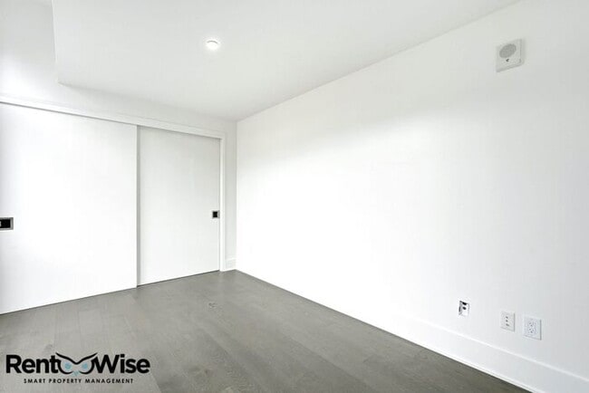 Building Photo - 1075 Market St