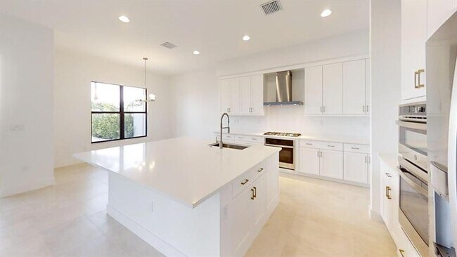 Building Photo - 8299 Essex Country Clb Dr