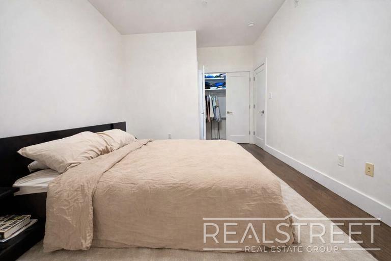 Building Photo - Crown Heights 2BR/2BA w/ In-Unit Laundry