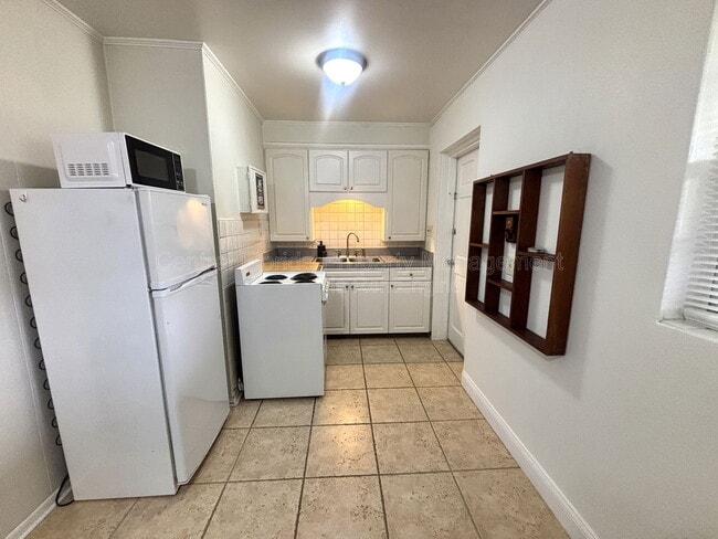 Building Photo - 1212 Jamajo Blvd