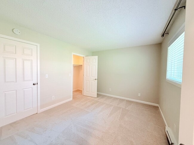 Building Photo - Super Cute 2 Bedroom Condo in Tigard!!! Water, Sewer and Garbage Included!!!