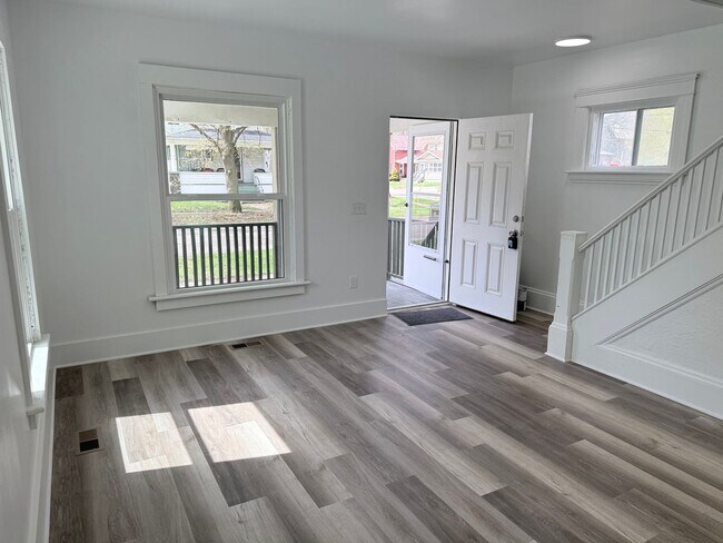 Building Photo - 1701 E Ganson St