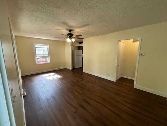 Building Photo - 1000 Kern St