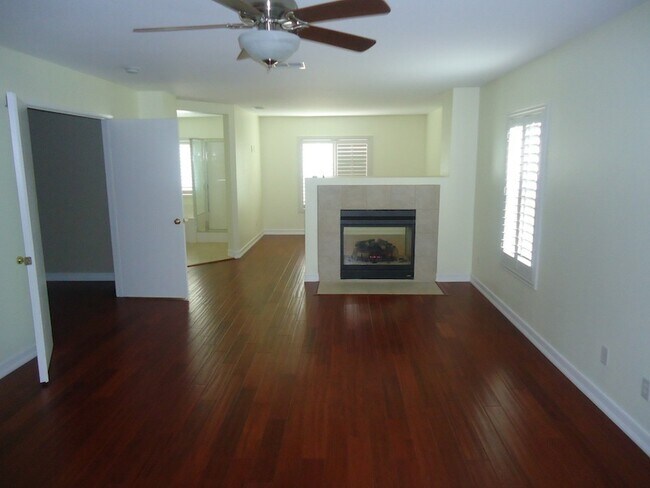 Building Photo - Huge 4 bedroom Masterpiece in the Terra Vista Community For Rent
