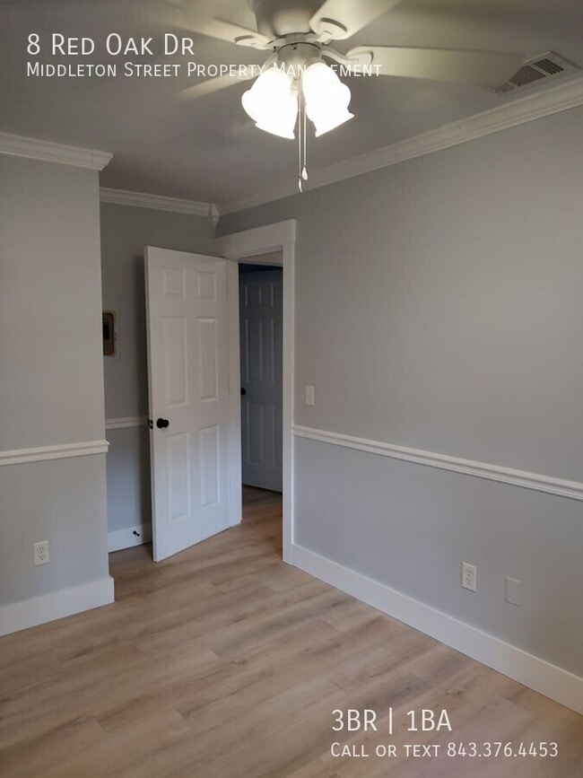 Building Photo - 8 Red Oak Dr