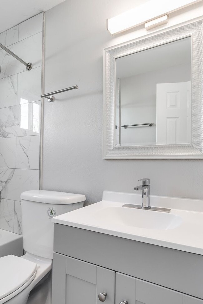 Building Photo - 1913 Whitcomb St