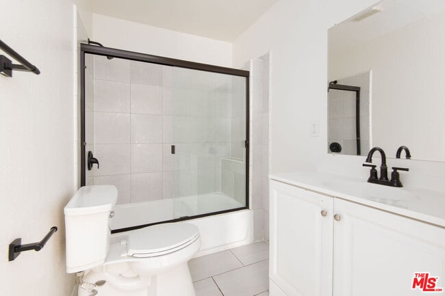 Building Photo - 2134 Cloverdale Ave