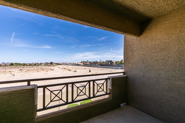Building Photo - GORGEOUS 2 BEDROOMS UNIT*UPGRADED*TONS OF ...