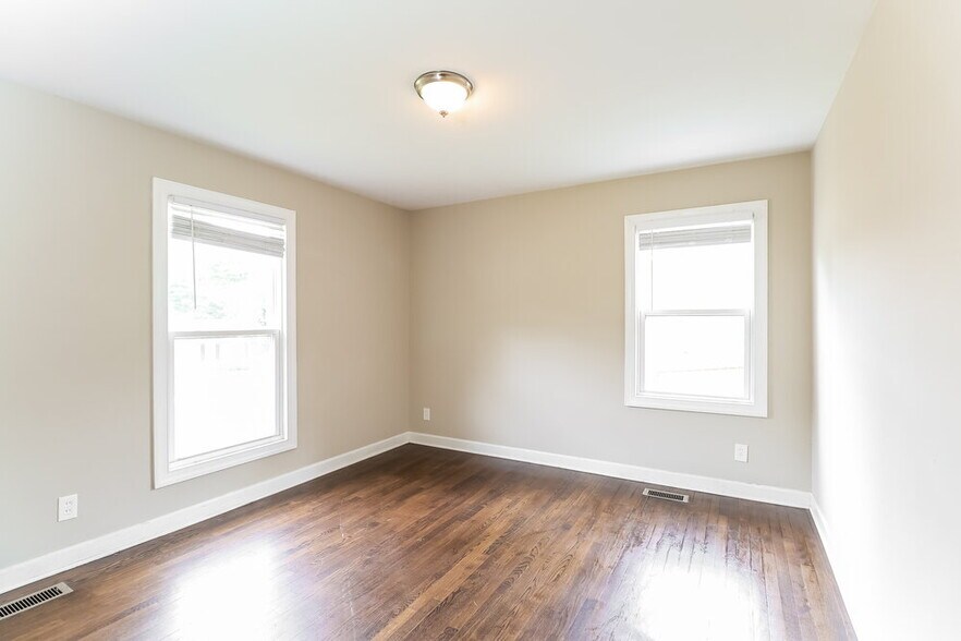 Building Photo - 511 Derrydowne Dr