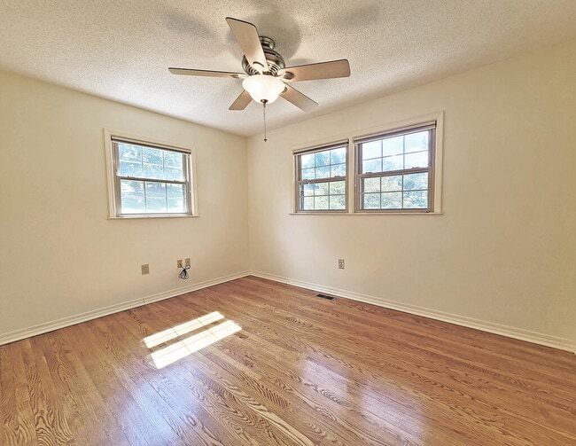 Building Photo - 133 Glenrochie Dr