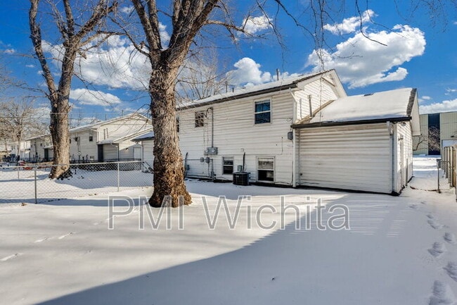 Building Photo - 713 N Dougherty Ave