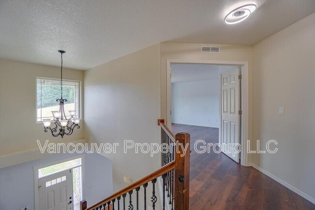 Building Photo - 1211 W F Pl