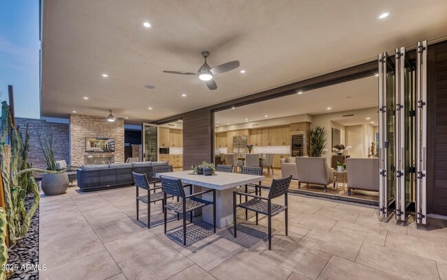 Building Photo - 5553 E Stella Ln