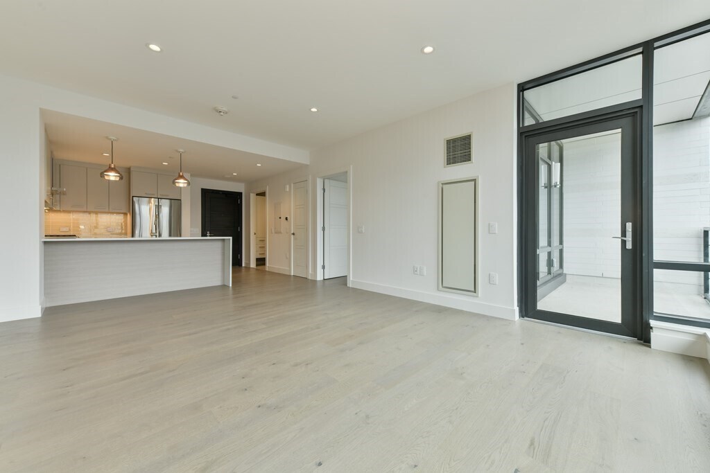 Building Photo - 40 Traveler St