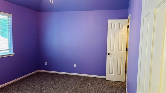 Building Photo - 513 Fallen Oaks Dr