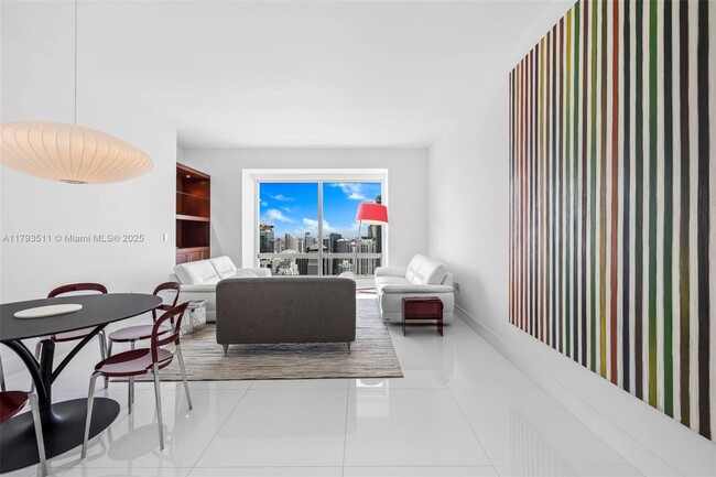 Building Photo - 1425 Brickell Ave