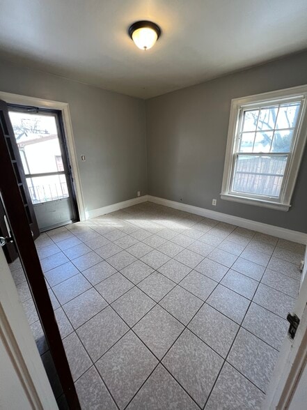 Building Photo - 284 Nassau Ave