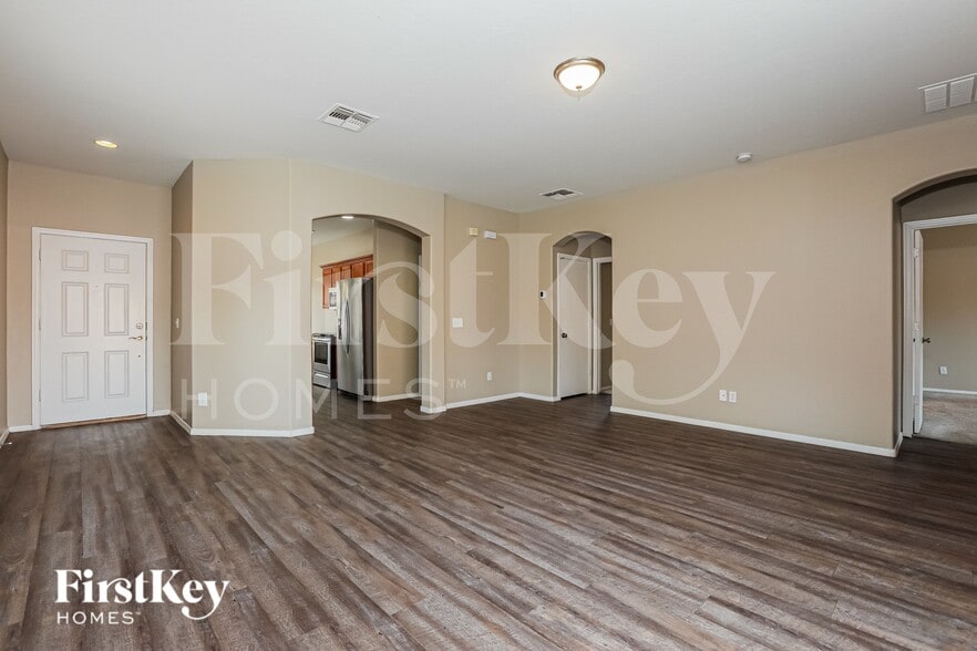 Building Photo - 2850 E Silverbell Rd