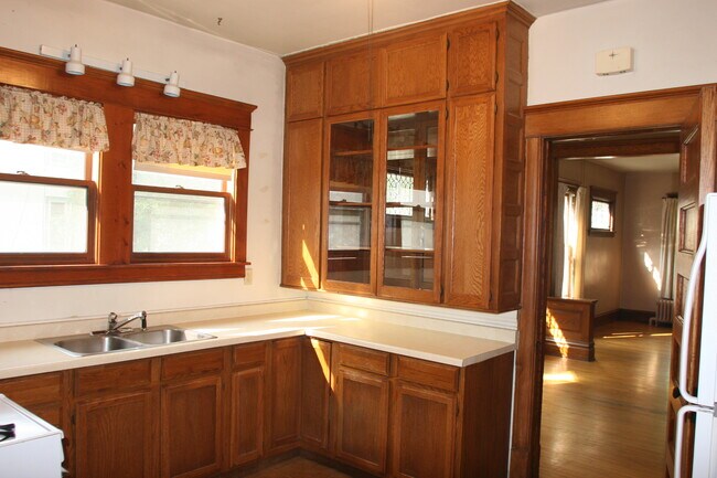 Kitchen with new stove - 1014 17th Ave SE