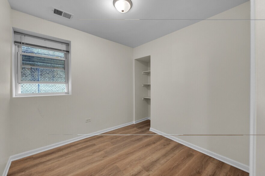 Building Photo - 1429 N Avers Ave