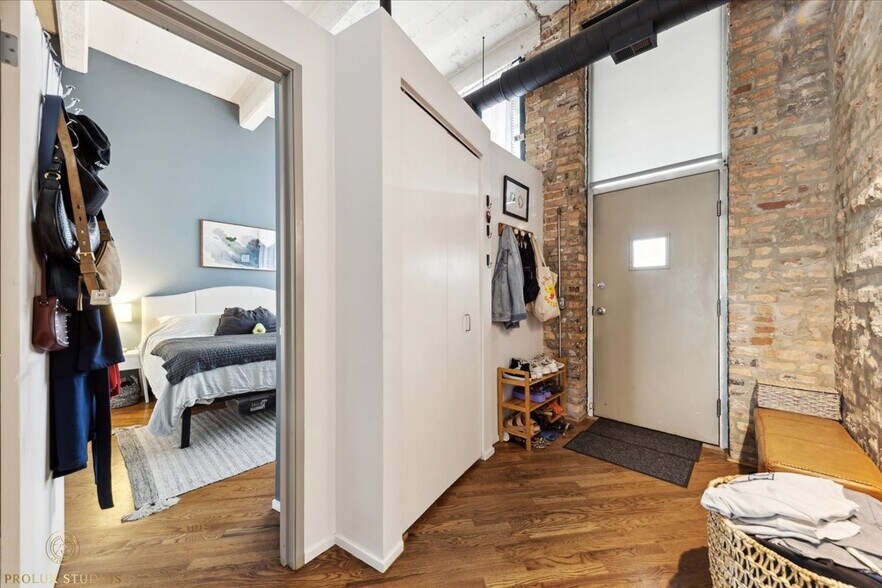 Building Photo - 1720 N Marshfield Ave