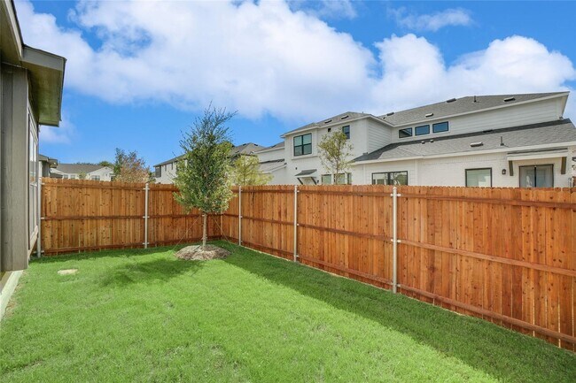 Building Photo - Luxury living in this stunning 4 bedroom, 3 bath home