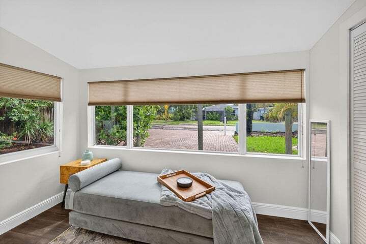 Building Photo - 1317 NE 1st Ave