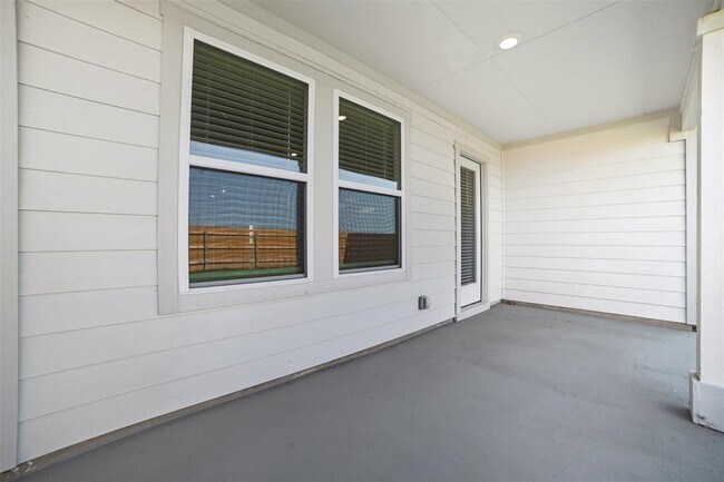 Building Photo - 445 Mustang Dr