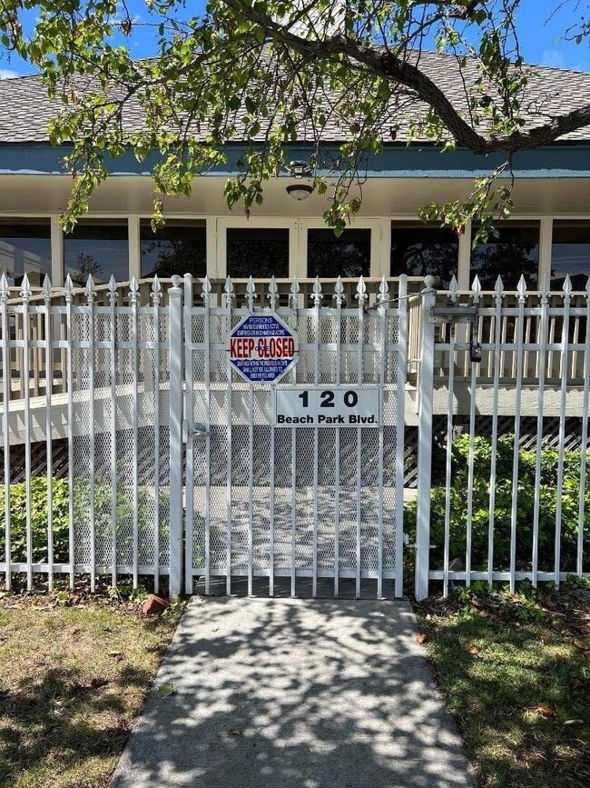 Building Photo - 210 Beach Park Blvd