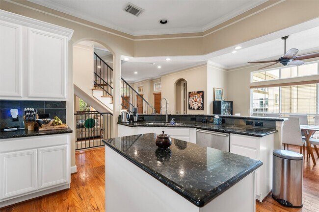 Building Photo - 408 Fowler St