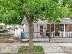 Building Photo - Spacious 3-bedroom, 1-bath home available now!