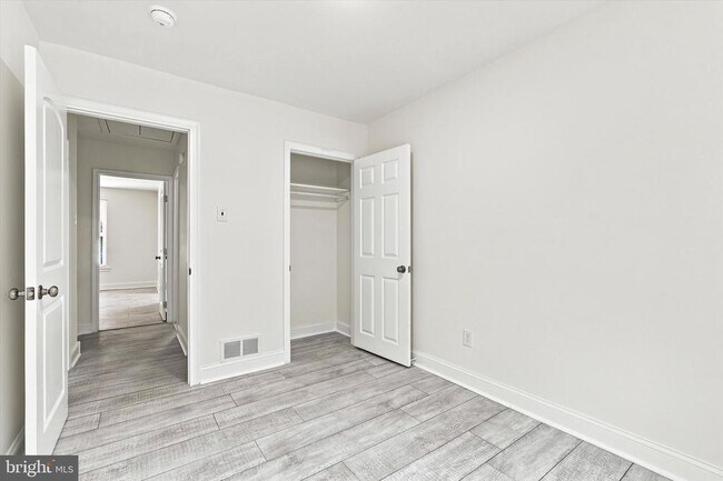 Building Photo - 7813 Midis Pl